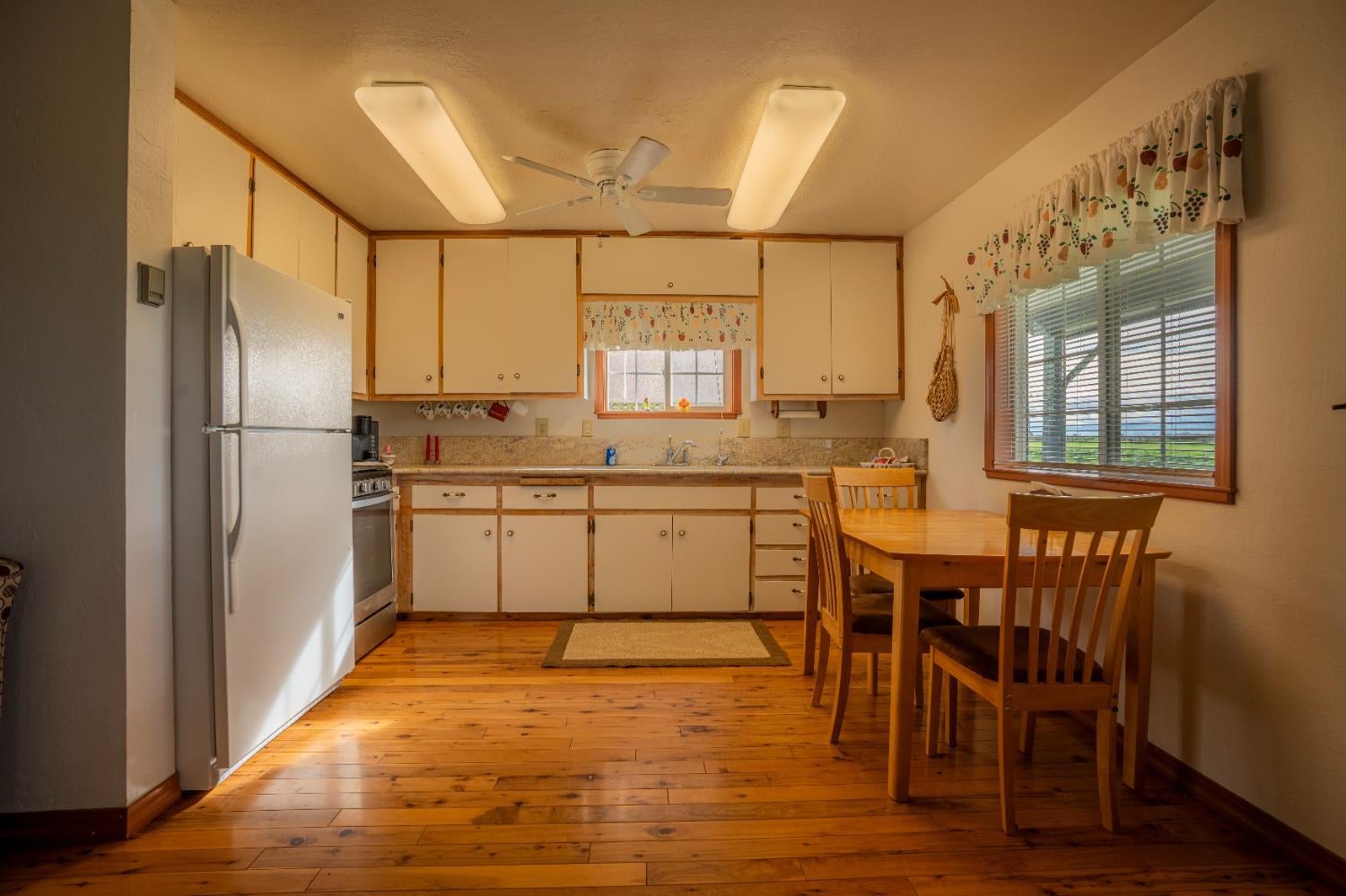 30000 Kasson RD 1B26 S Redwood Dr