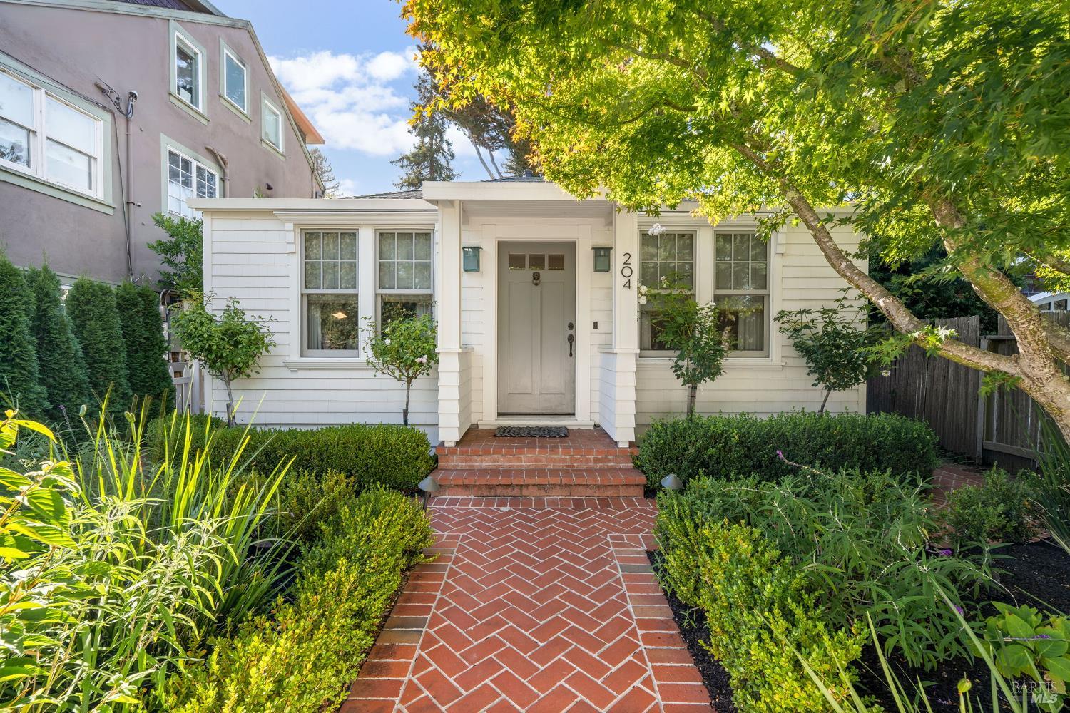 204 Hawthorne Avenue