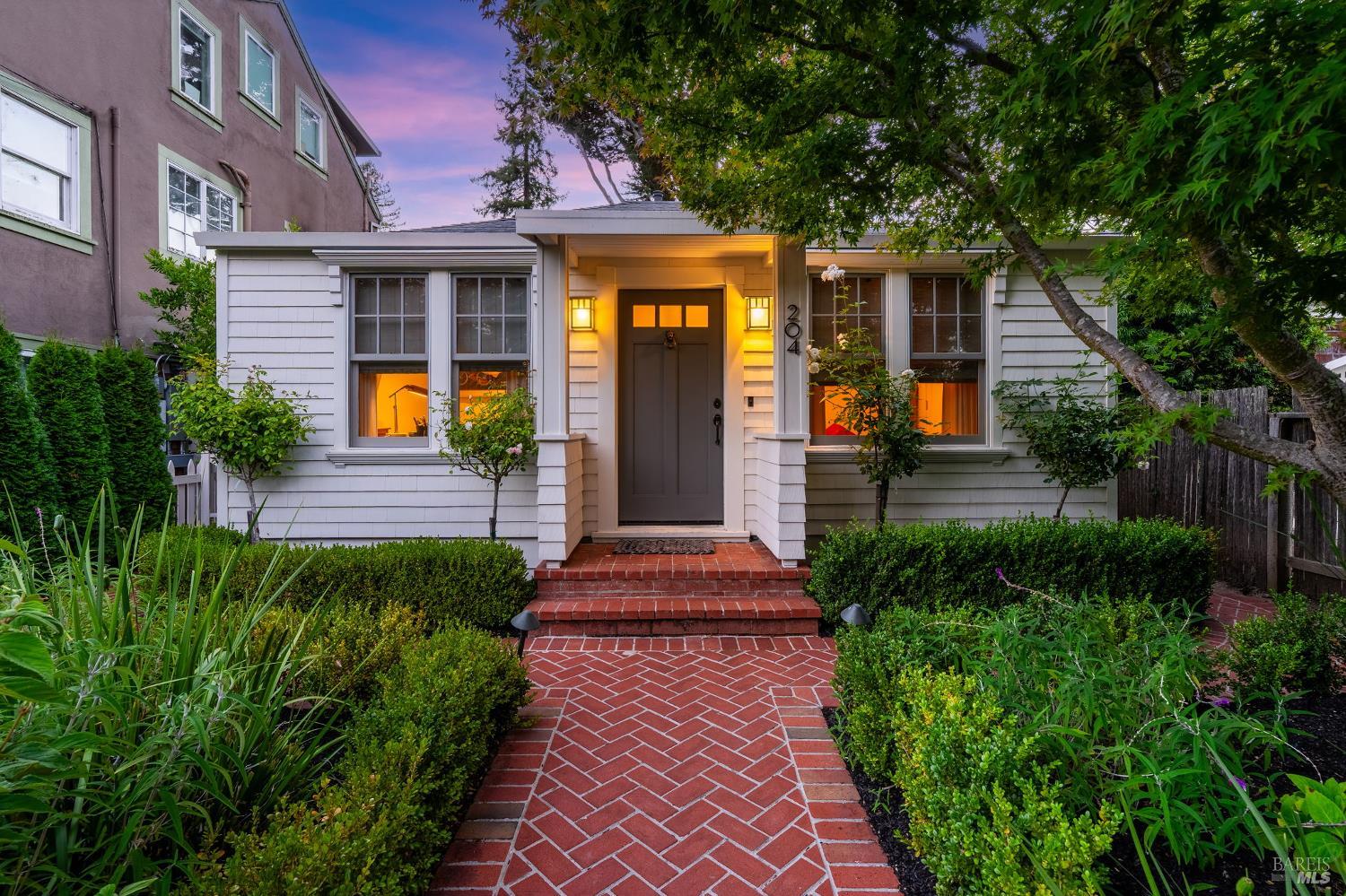 204 Hawthorne Avenue