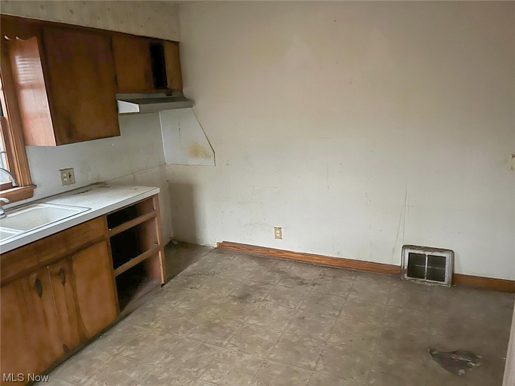 2137 4th NE
