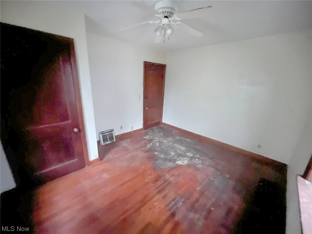 2137 4th NE
