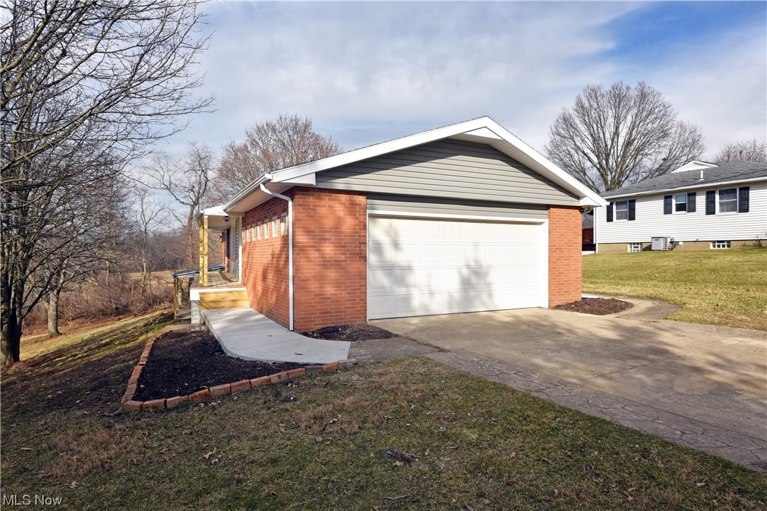 8781 Gladys NW