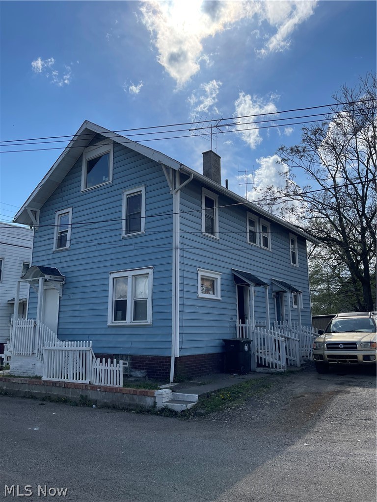 821-823 Richard Place NW