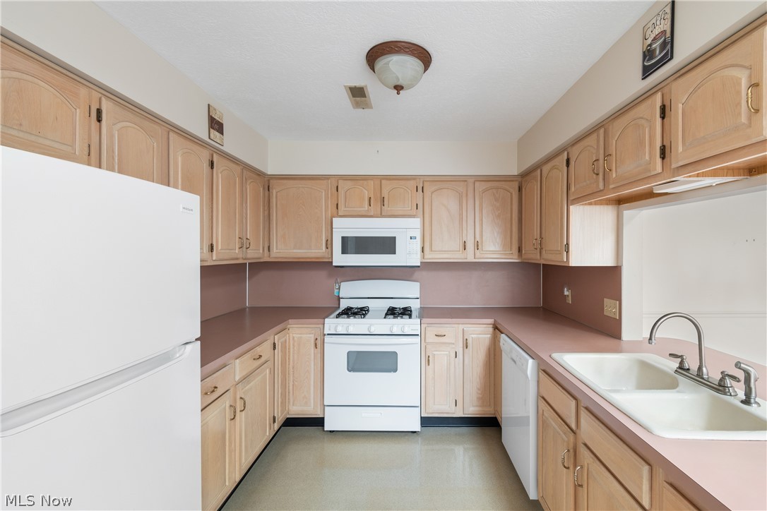 142 Holl Road NE