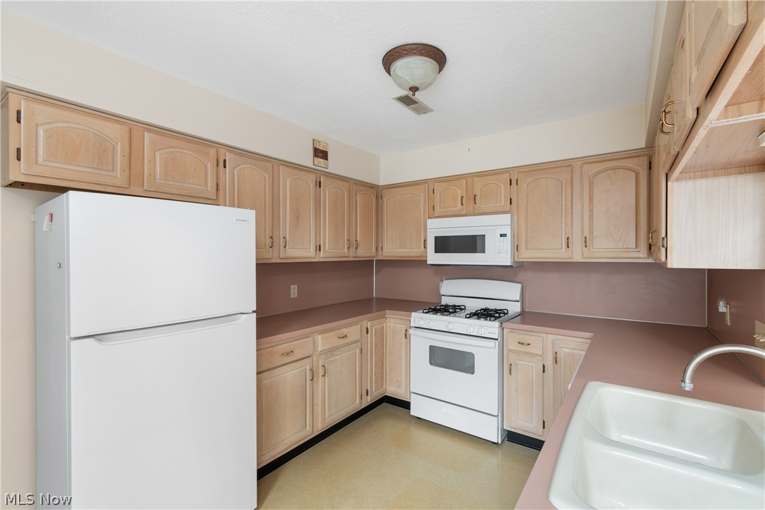 142 Holl Road NE