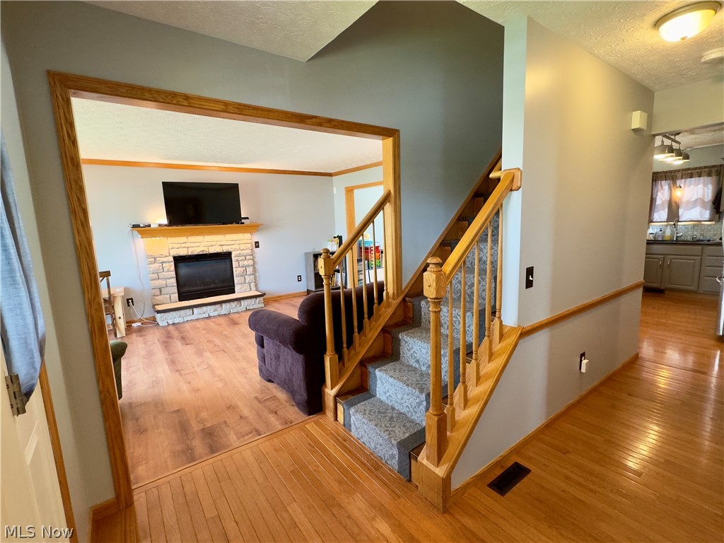 839 Denshire Drive NW