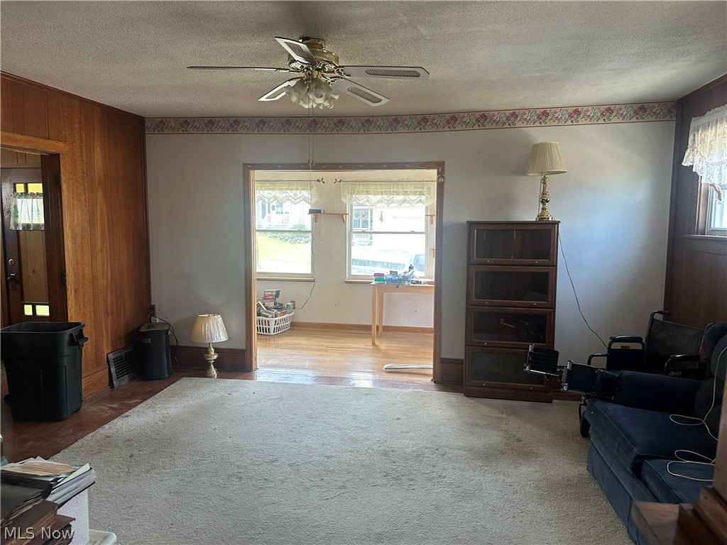 305 E Lake Avenue