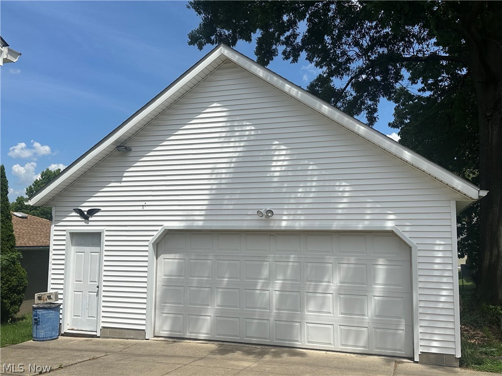 305 E Lake Avenue