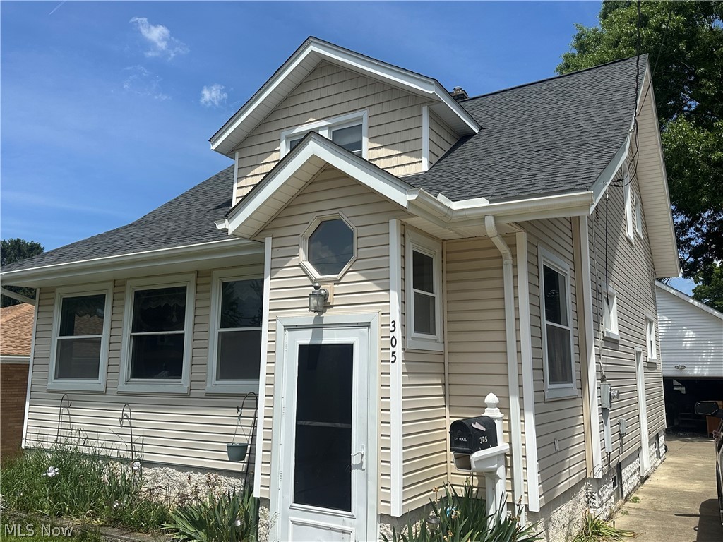 305 E Lake Avenue