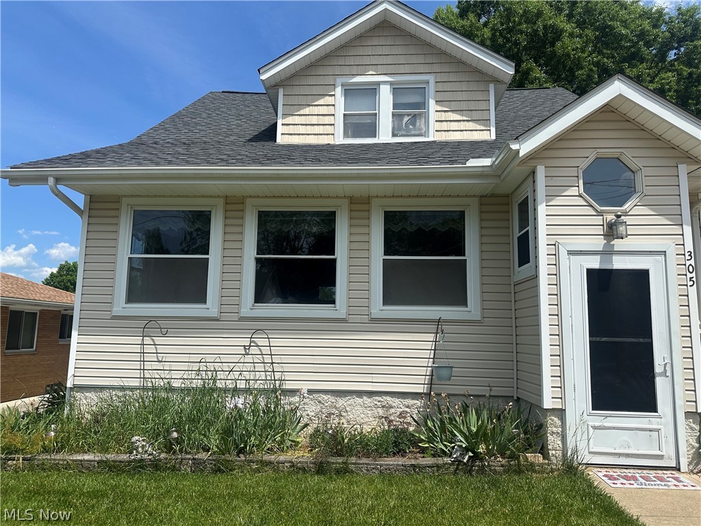 305 E Lake Avenue