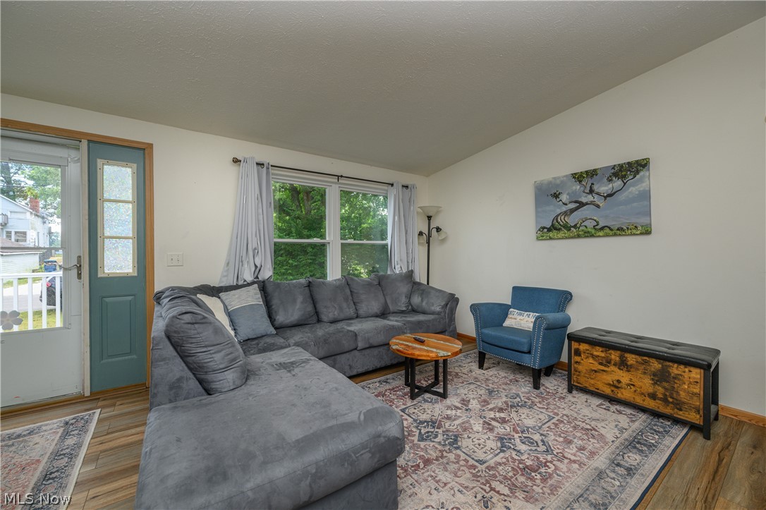 3275 Waterside Drive
