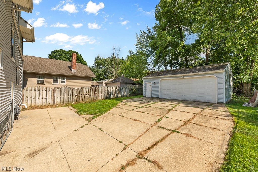 948 Saxon Avenue