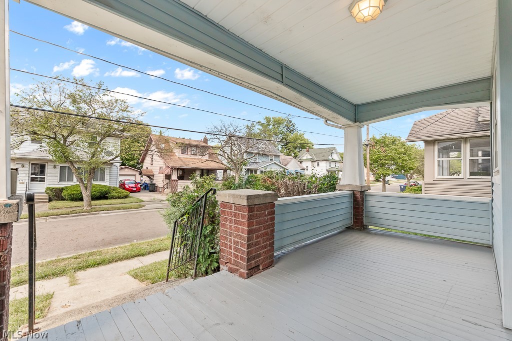 948 Saxon Avenue