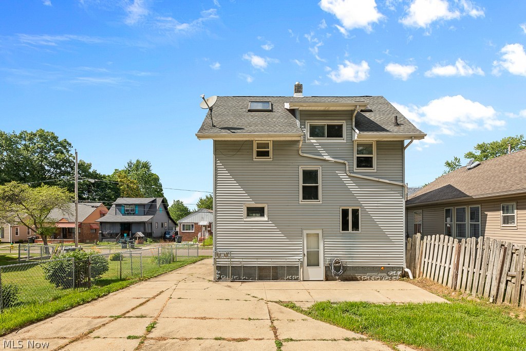 948 Saxon Avenue