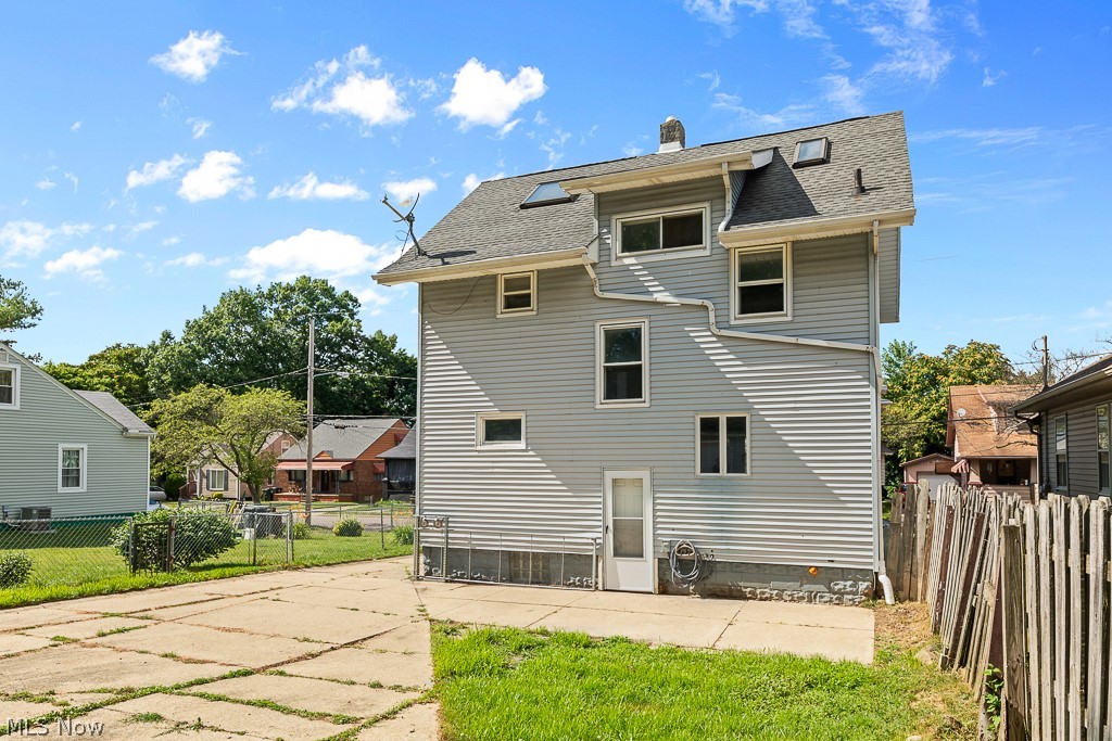 948 Saxon Avenue