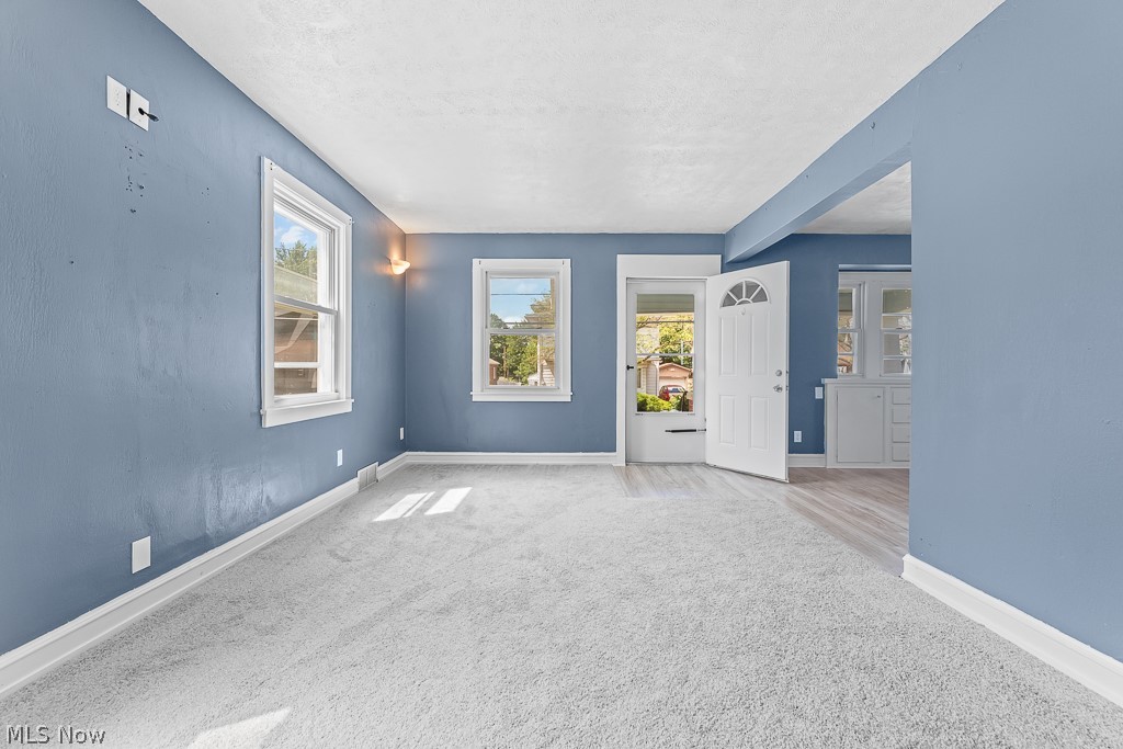 948 Saxon Avenue