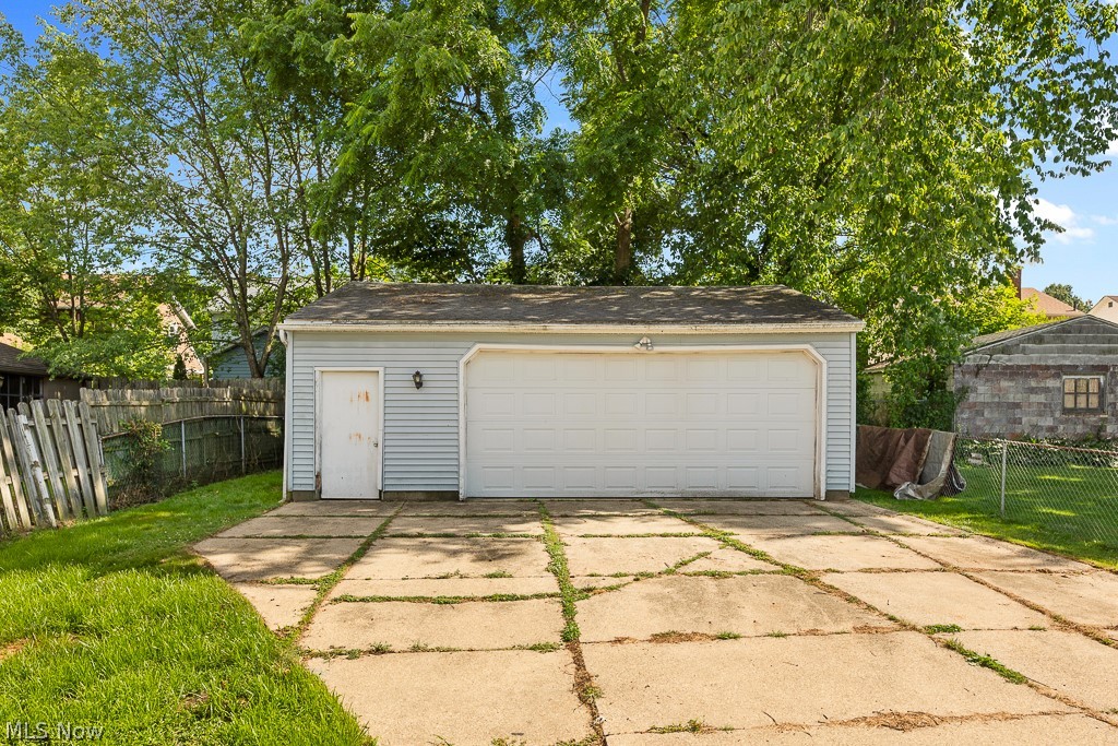 948 Saxon Avenue