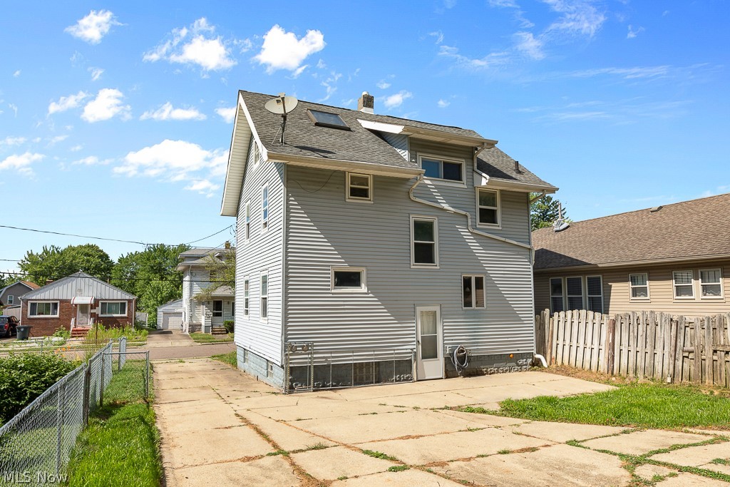 948 Saxon Avenue