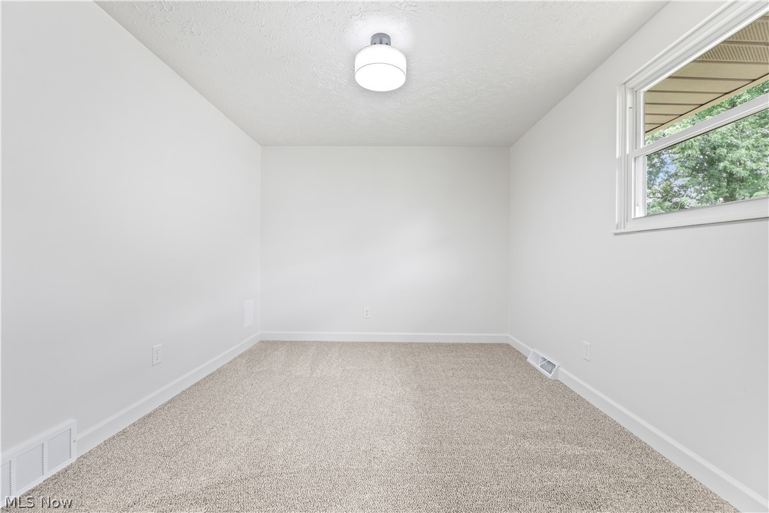 2952 NE Sahara Avenue