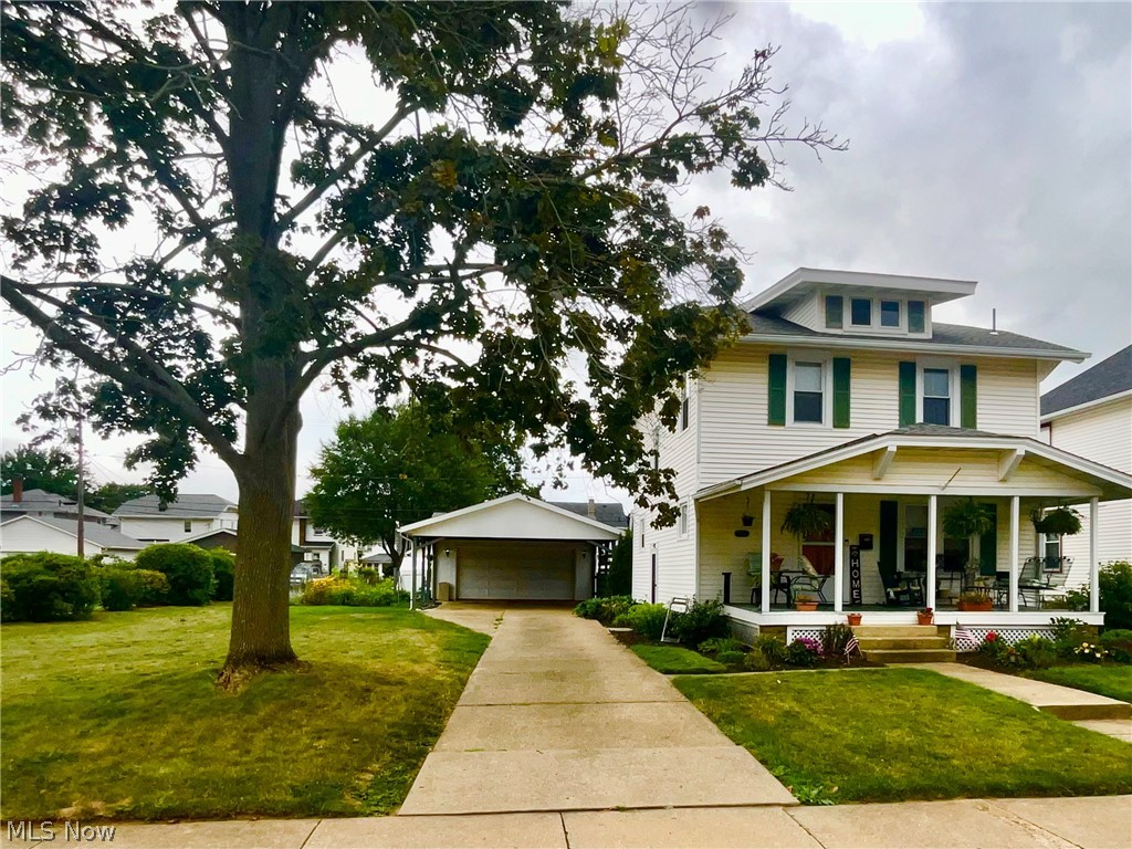 832 Rotch Avenue NE