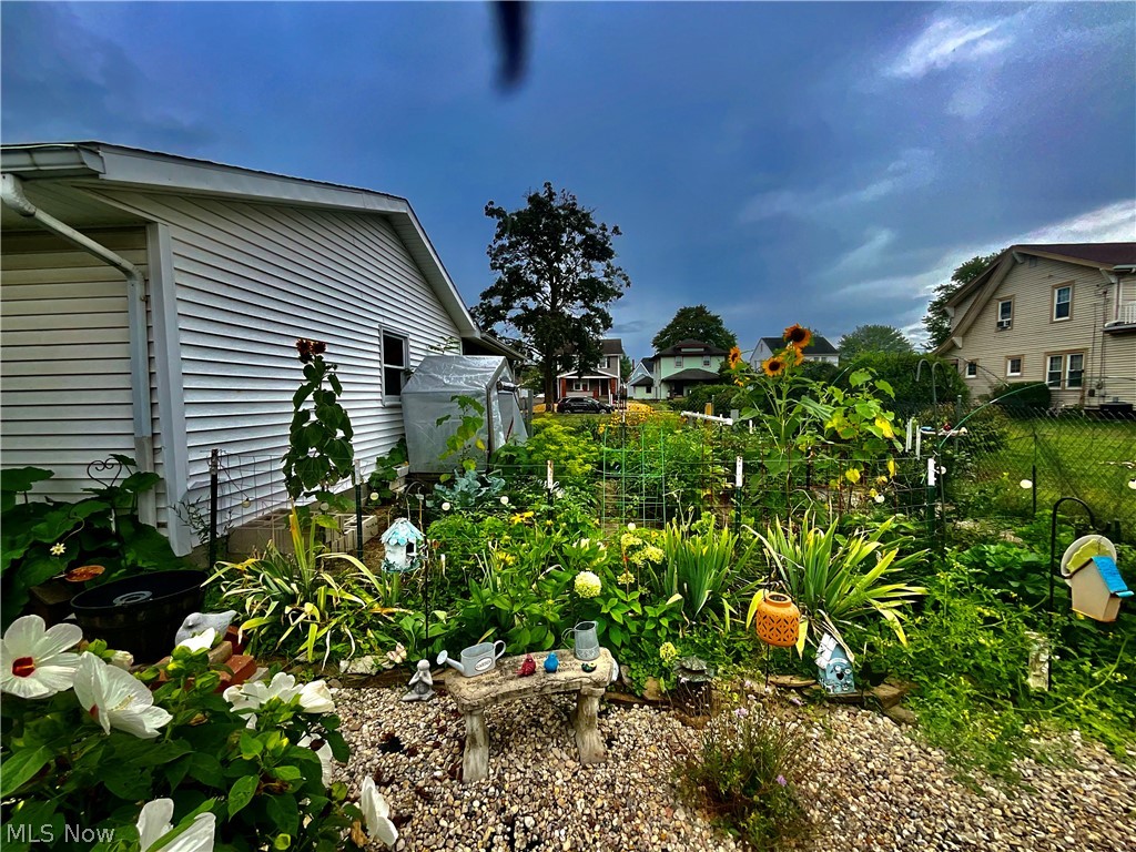 832 Rotch Avenue NE