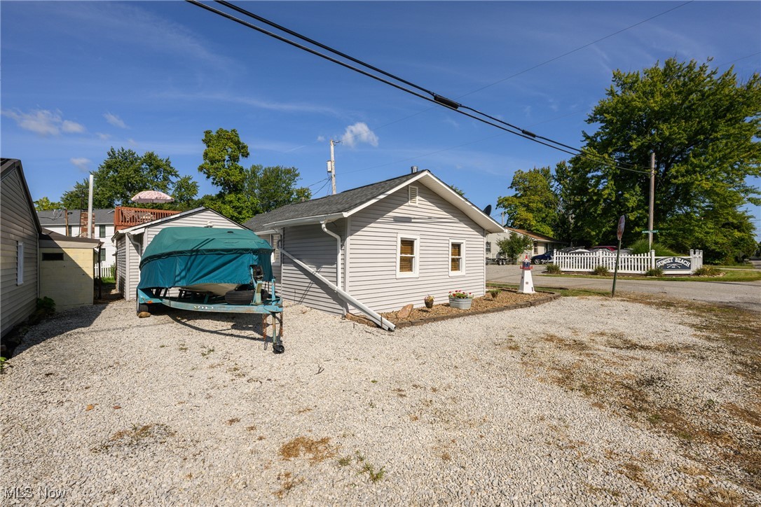 1518 River Road NE