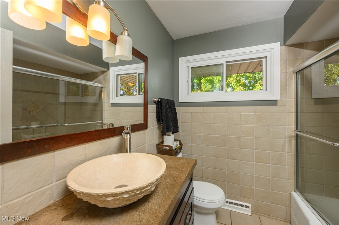 1041 W MILTON