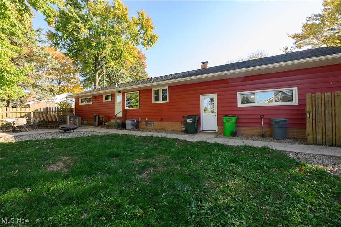 1041 W MILTON