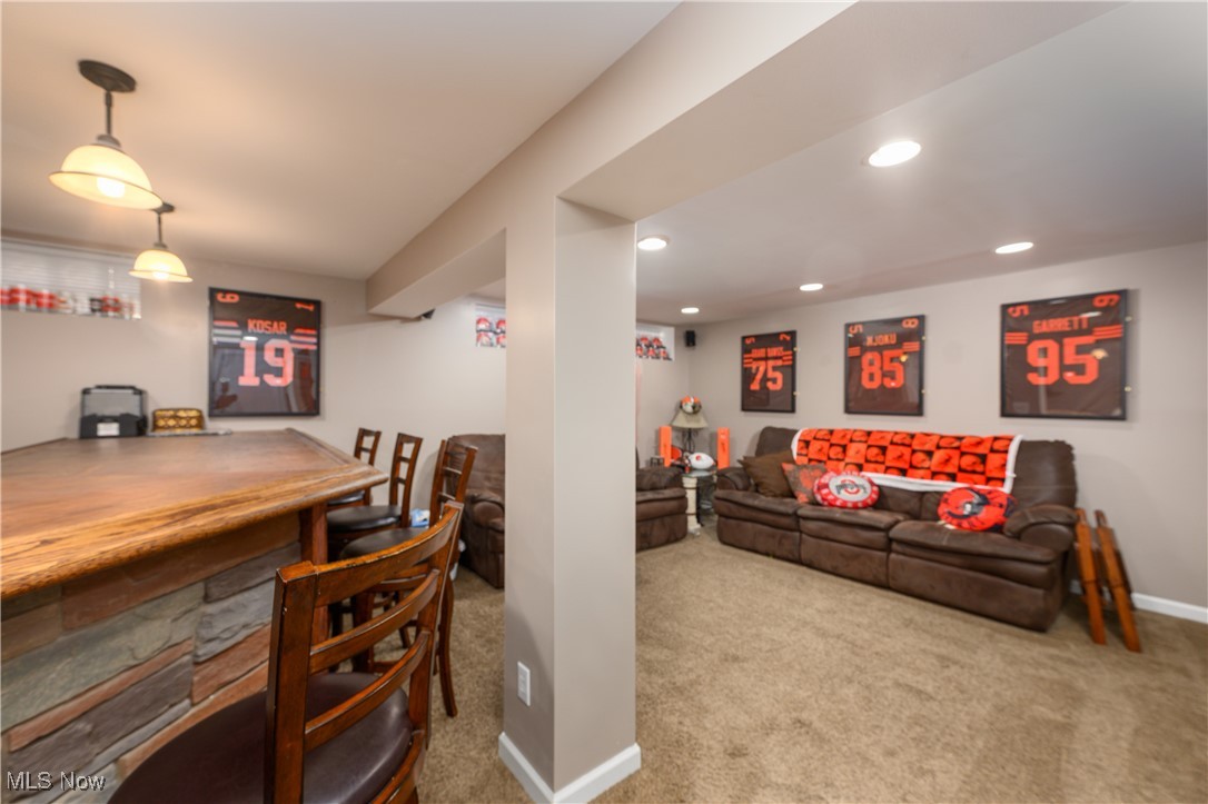 1041 W MILTON