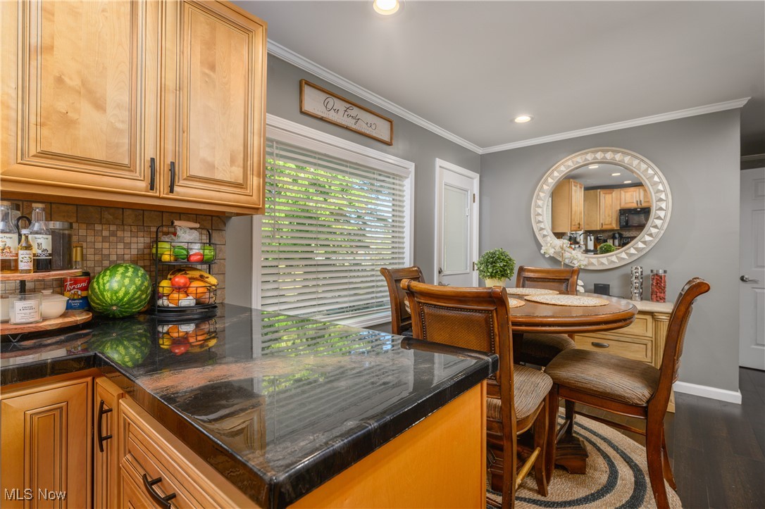 1041 W MILTON