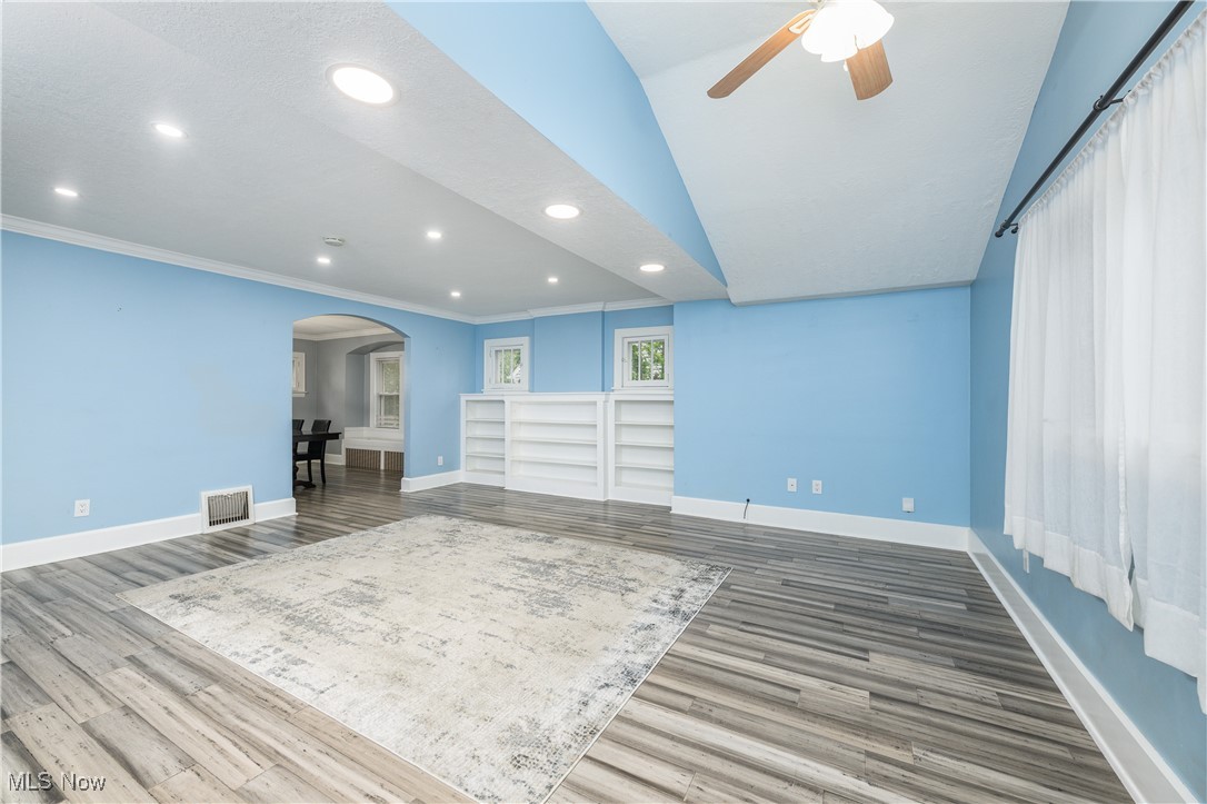 76 E Wilbeth