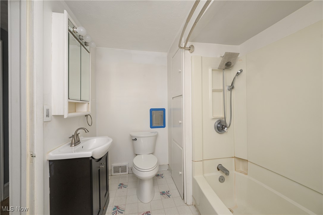 76 E Wilbeth