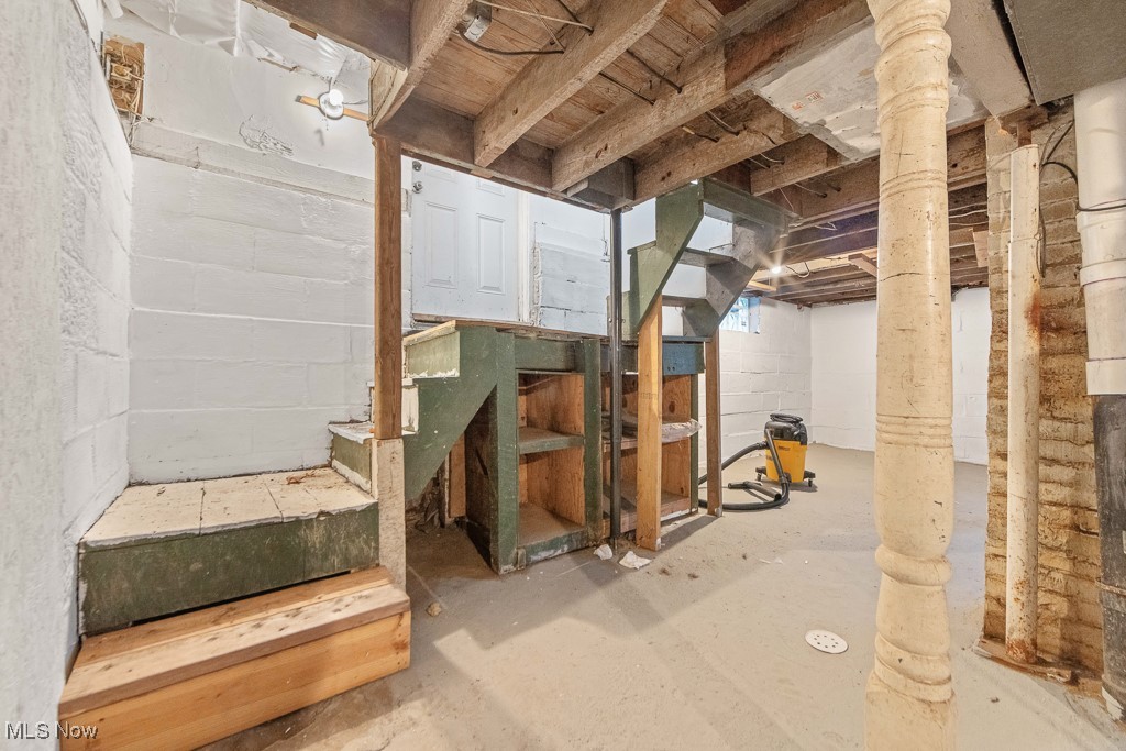 38 W Washington Street