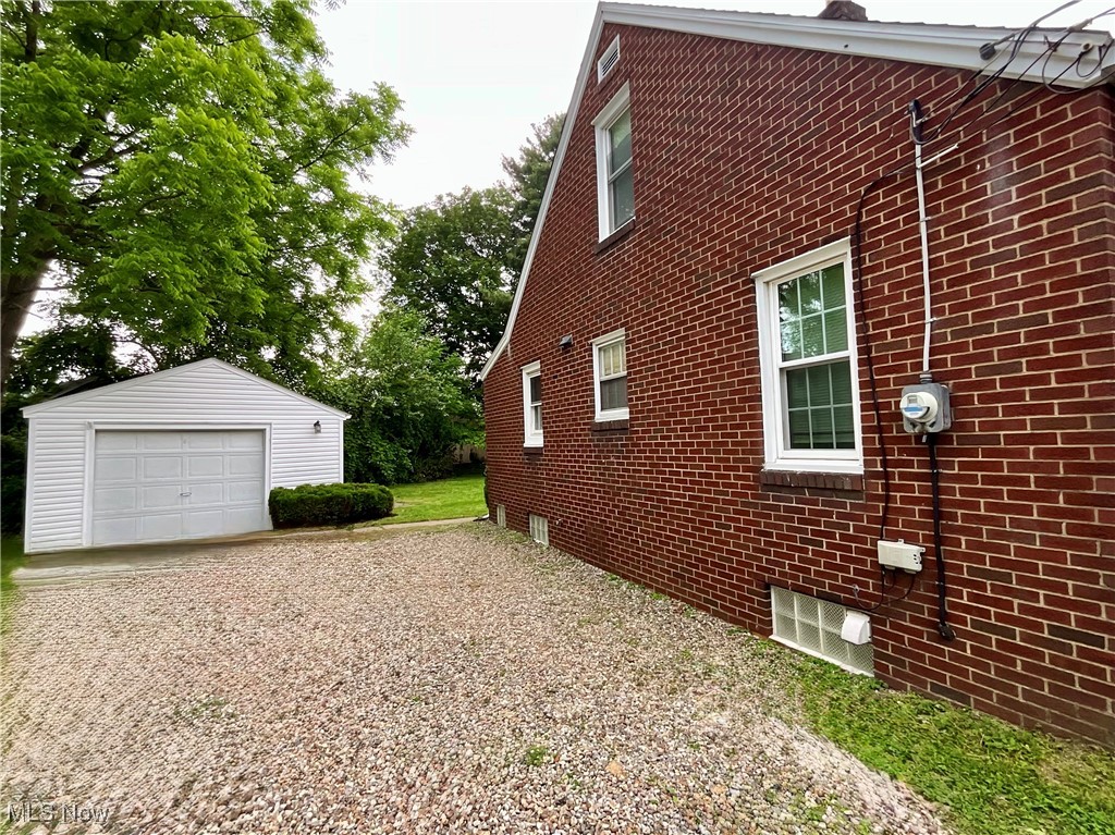 2420 Empire Road NE