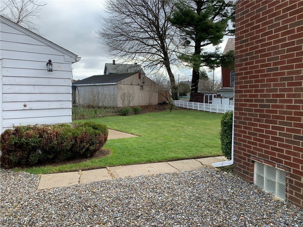 2420 Empire Road NE