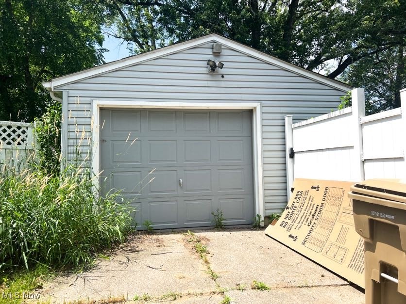 2736 Maplewood Street