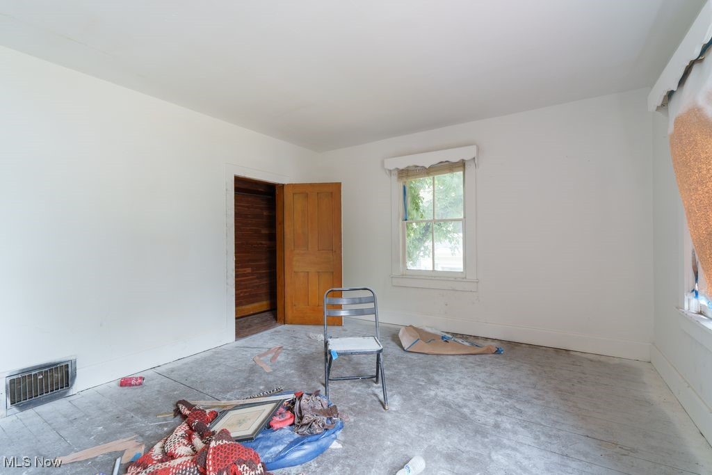 710 North Avenue NE