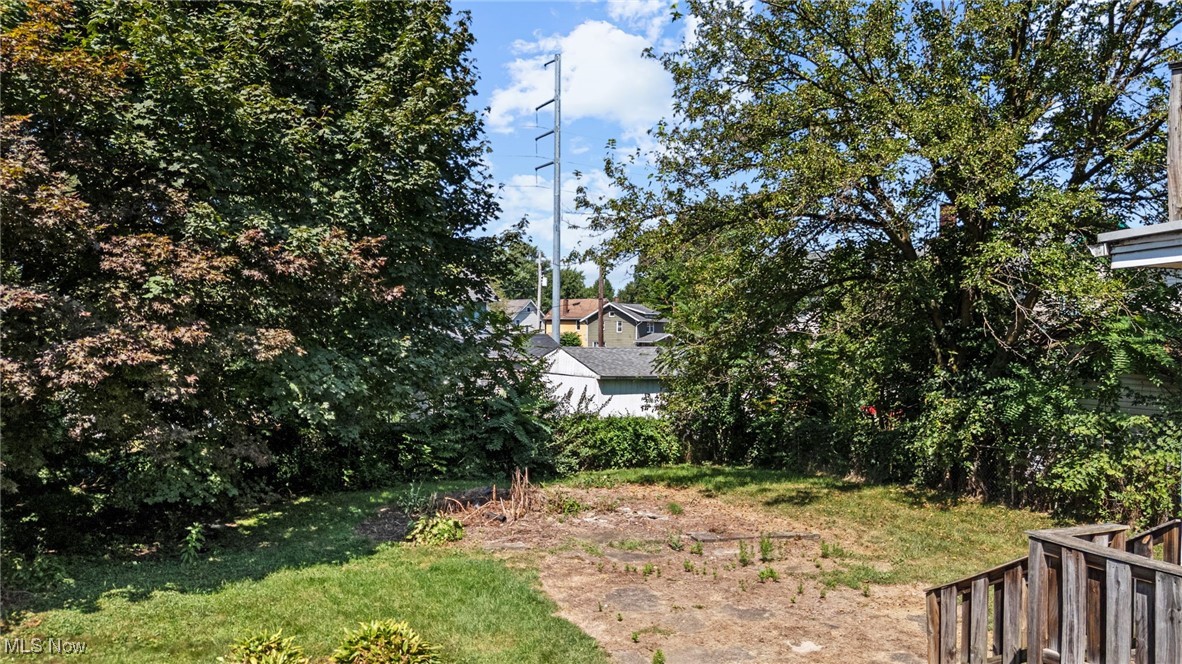 325 Crestmont Avenue NE