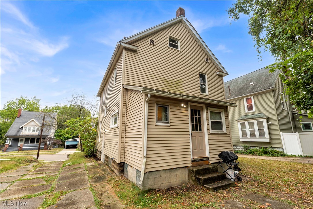 186 Rhodes Avenue