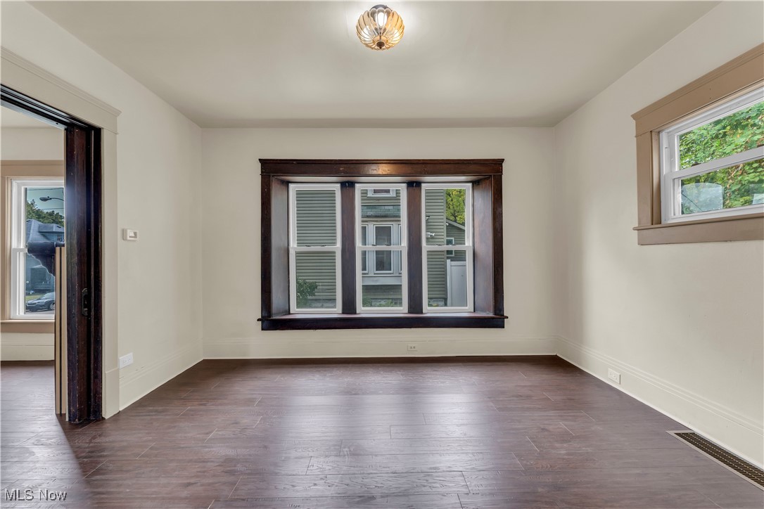 186 Rhodes Avenue