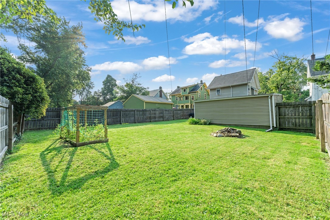 3277 E Scarborough