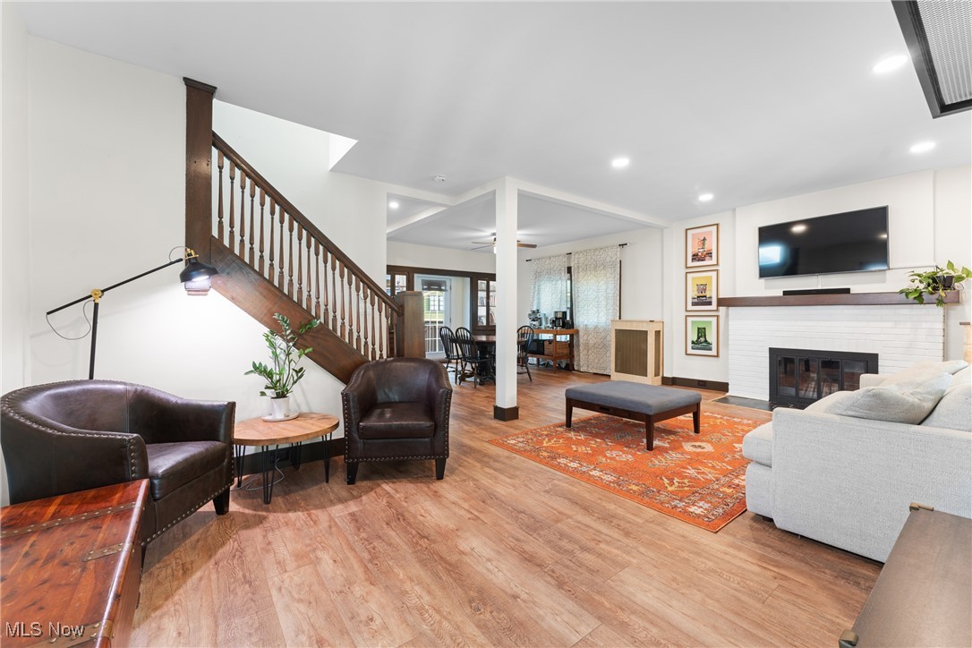 3277 E Scarborough