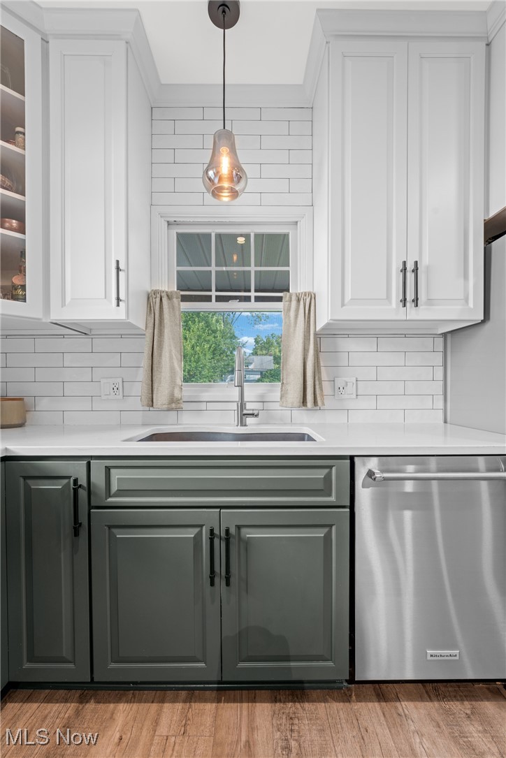 3277 E Scarborough