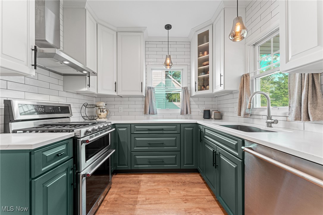 3277 E Scarborough