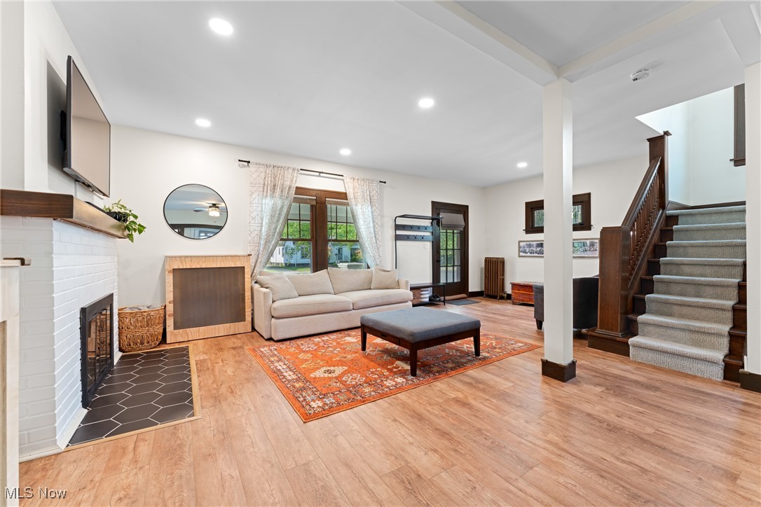 3277 E Scarborough