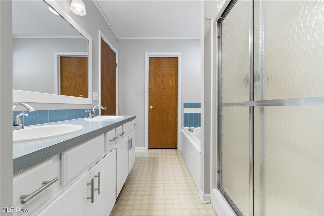 8779 Glenarden Circle NW
