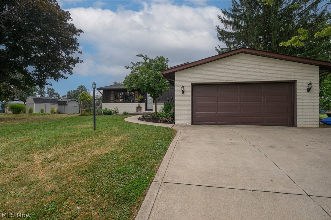 10299 Hunting Hills Avenue NE