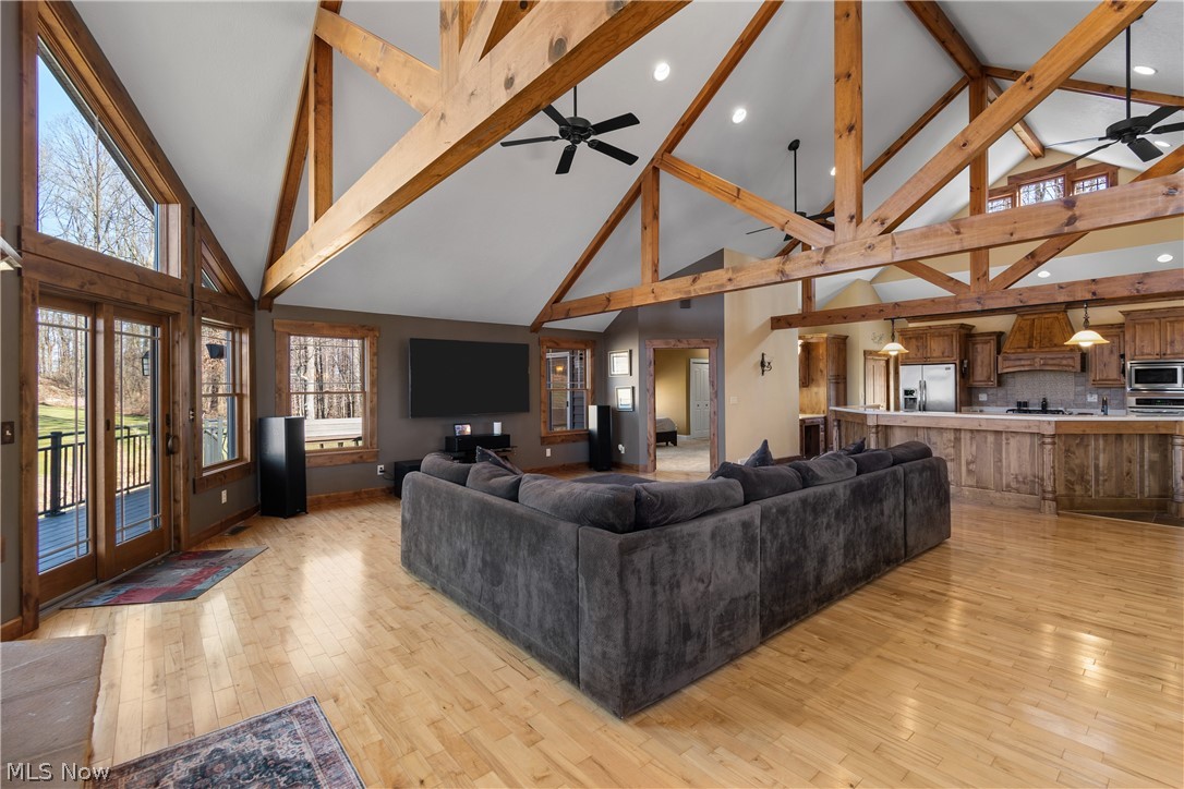 2517 Golfview Drive NE