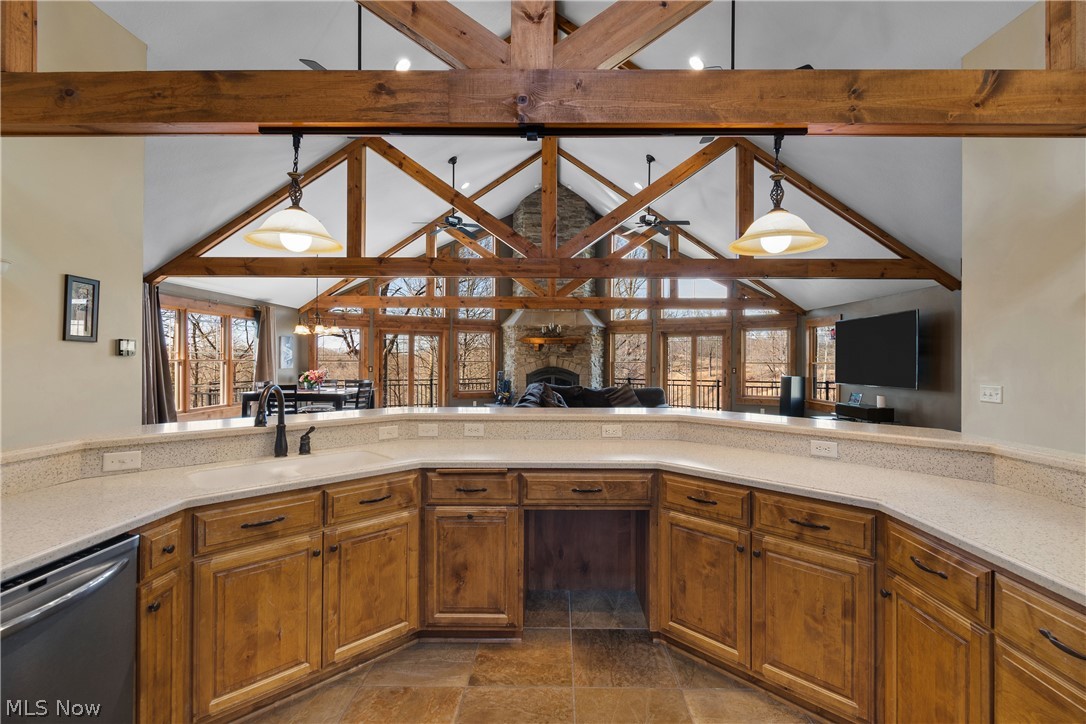2517 Golfview Drive NE