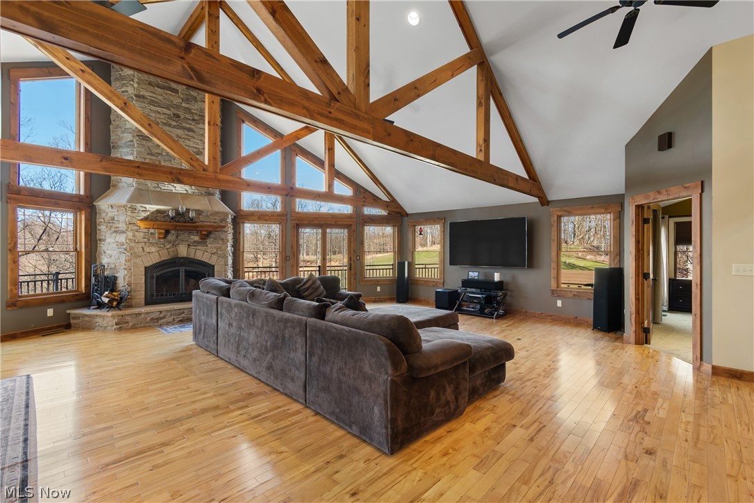 2517 Golfview Drive NE